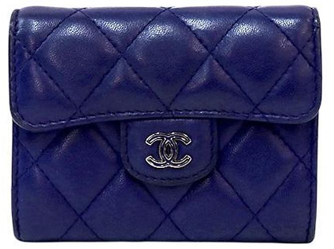 Cartera Chanel de piel de cordero azul