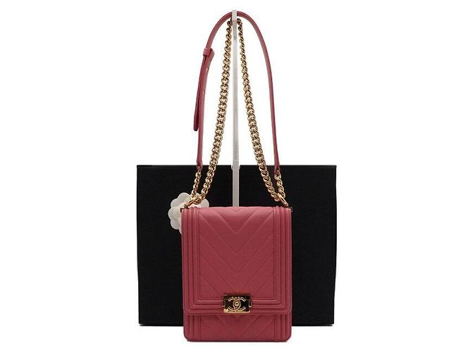 Le Boy Chanel Bolsa de ombro retangular Boy North South em couro rosa com corrente e chevron