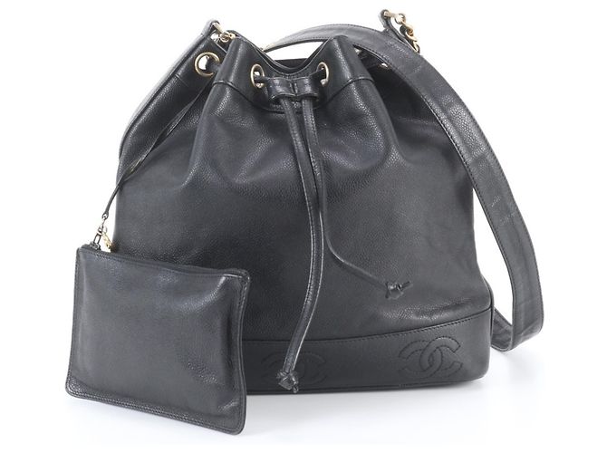 Borsa a tracolla Chanel Triple Coco in pelle caviar Nero