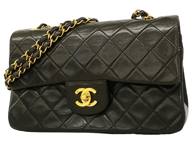 Borsa a tracolla Chanel Matelassé in pelle d'agnello nera Nero