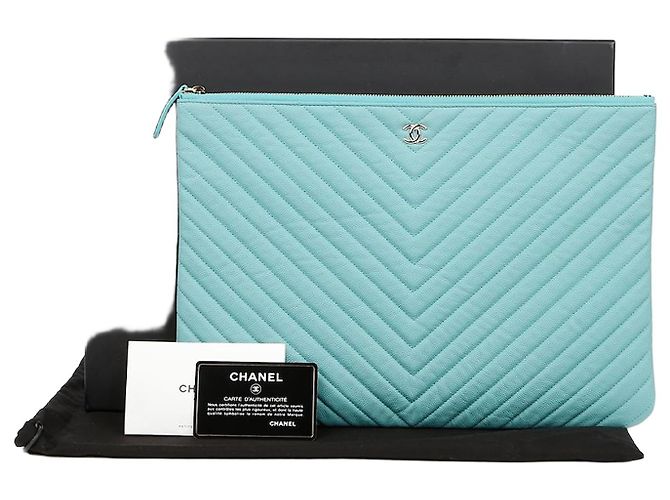 Chanel Pochette Caviar Classic Large Bleu