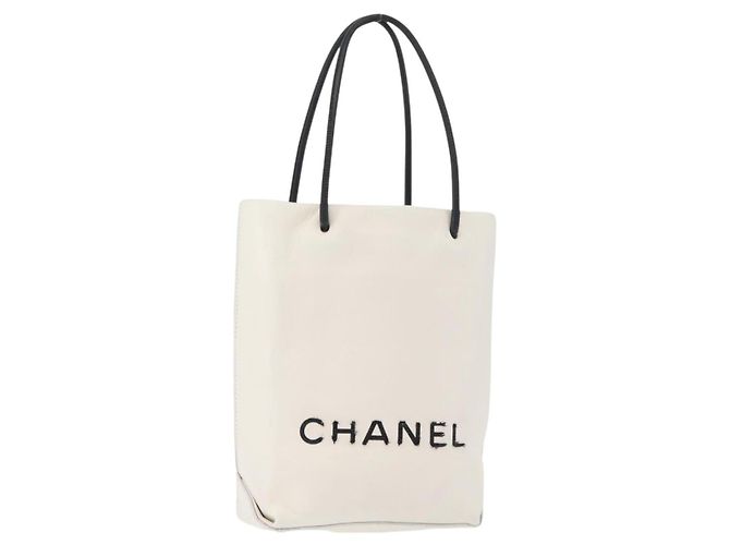 CHANEL Essential Handtasche Leder Weiß CC