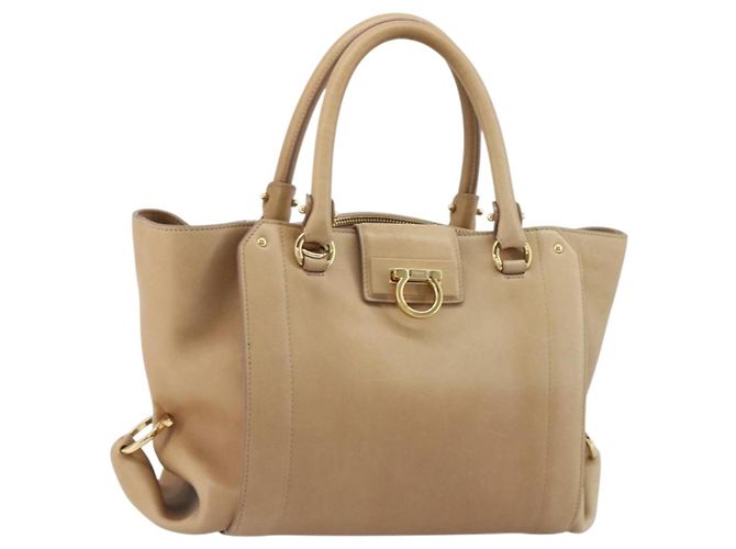 Salvatore Ferragamo Gancini Handtasche Leder Beige Gold
