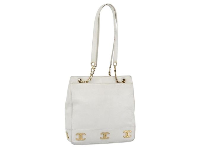 CHANEL Bolso de hombro con cadena de piel de becerro Blanco Oro CC