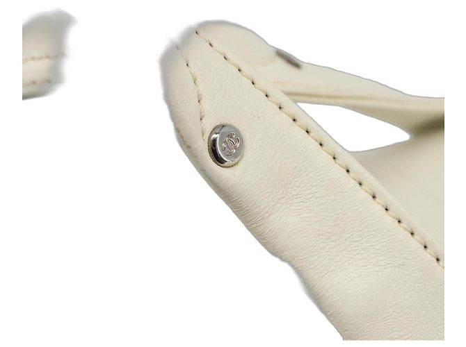 Borsa a mano CHANEL V Stitch in pelle di agnello bianca e argento con logo CC, codice BA13606V