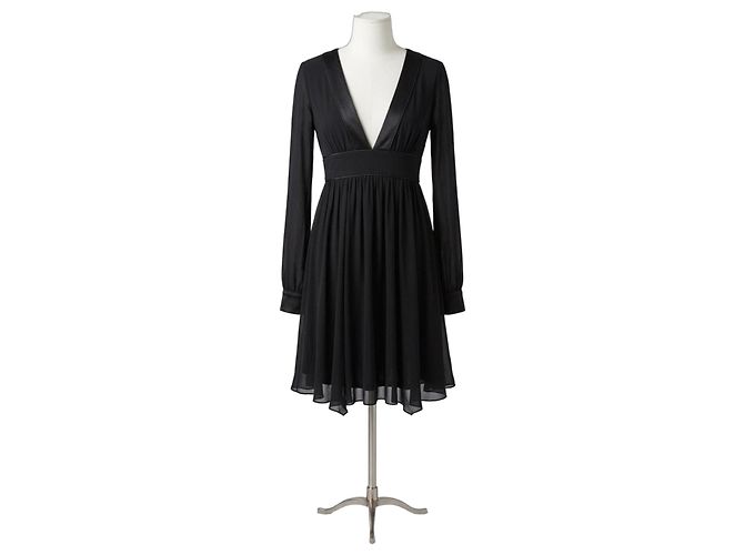 Vestido negro de encaje Alessandro Dell'Acqua