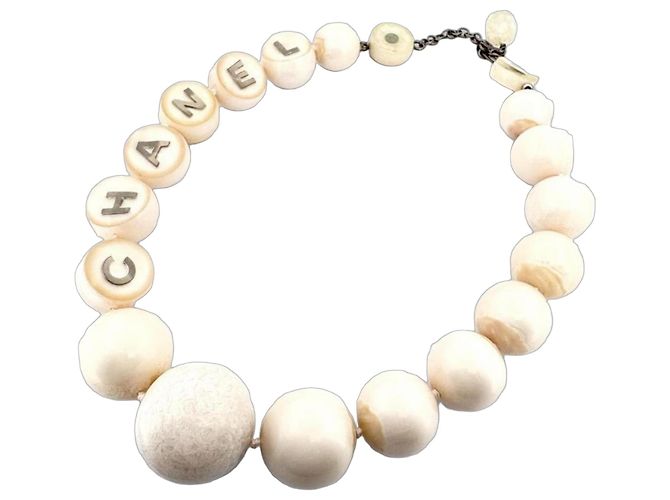 Chanel Vintage Logo Perlenkette Weiß