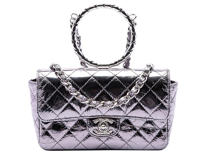 Chanel Mini Bolsa Ring Top Handle em Bezerro Metálico Matelassé Prata