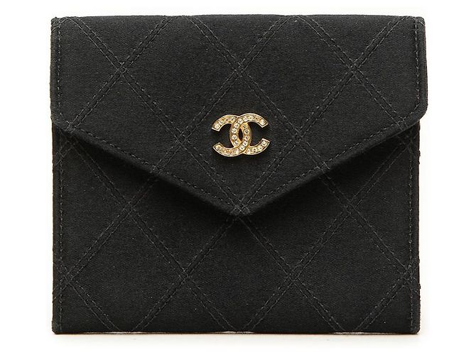 Monedero de solapa Chanel en satén negro CC