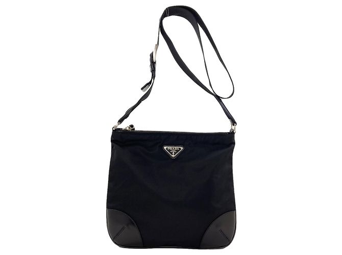 Borsa a tracolla Prada in nylon nero