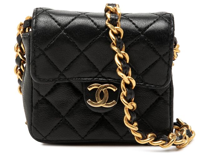 Bolsa Tiracolo Chanel Micro em pele de cordeiro acolchoada preta com aba única Preto
