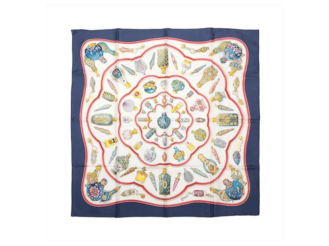 Hermès Carré 90 "Qu'importe le Flacon"
Foulard in seta Navy x White Blu navy
