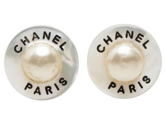Chanel vergoldete Clip-Ohrringe mit Kunstperle Golden