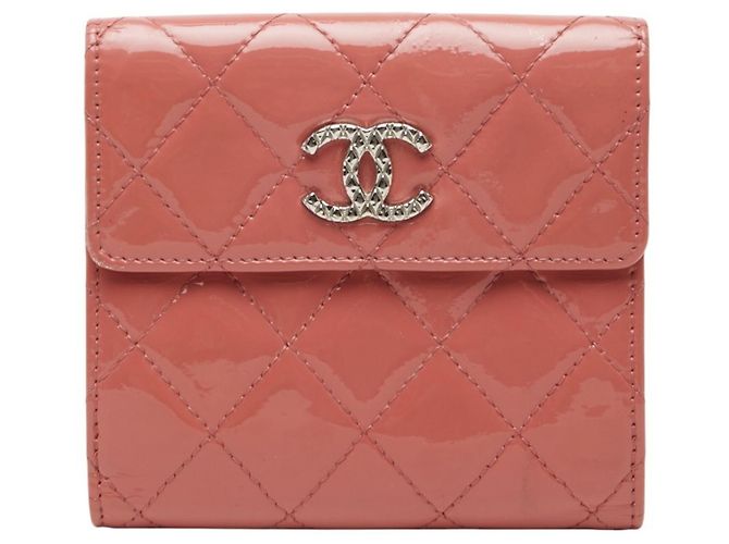 Cartera bi-fold Chanel de piel charol rosa