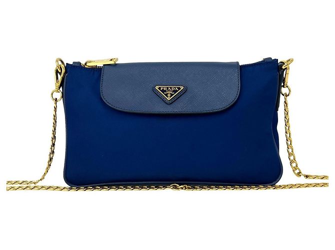 Borsa a tracolla Prada con logo triangolare e catena Blu