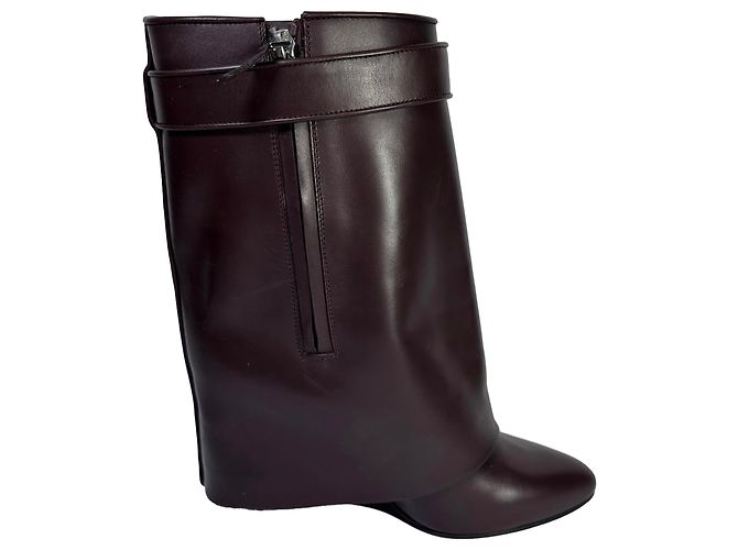 Bottines mi-mollet Givenchy Shark Lock à talon compensé en cuir bordeaux Rouge