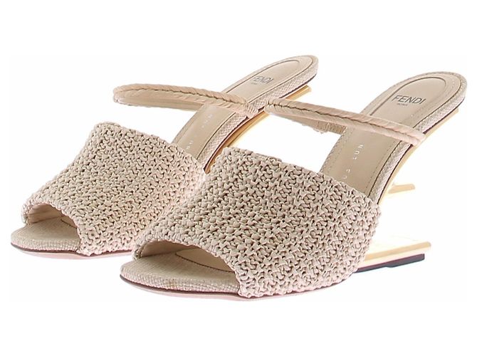 Fendi First-Sandalen aus Raffia Beige