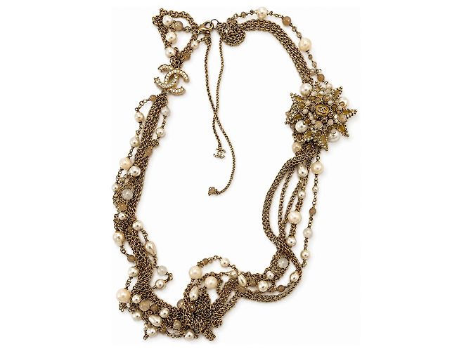 Colar Sautoir Chanel em Metal Dourado e Pérolas Cru Gold hardware