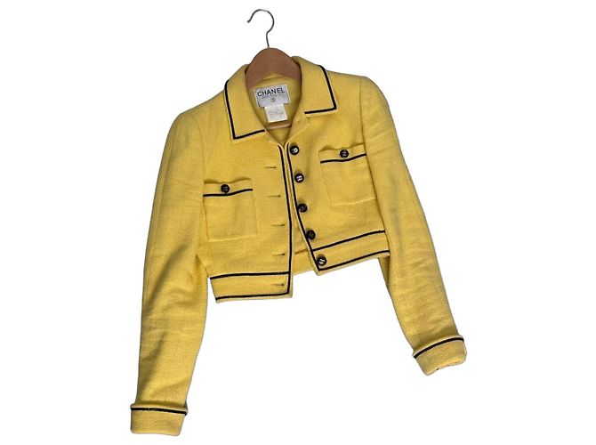 Chanel Veste Courte en Tweed Jaune