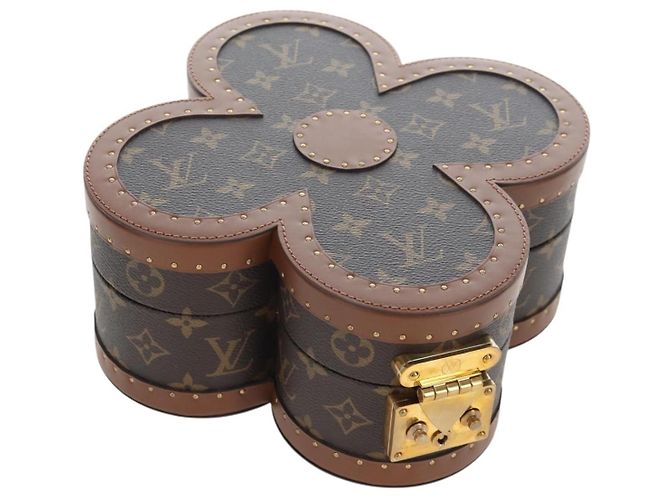 LOUIS VUITTON Monogram Blooming Box Accessory Case M11117 LV Auth 195505SM Monograma