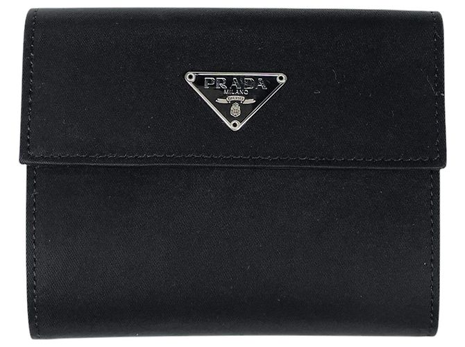 Portafoglio Prada a tre scomparti in nylon nero
