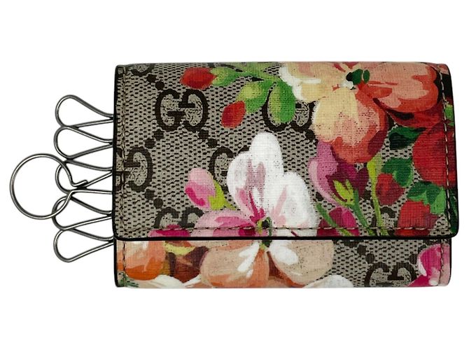 Gucci Beige GG Supreme Keycase