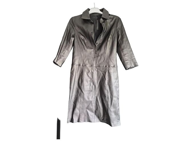 Ventcouvert schwarzes Lammleder-Kleid