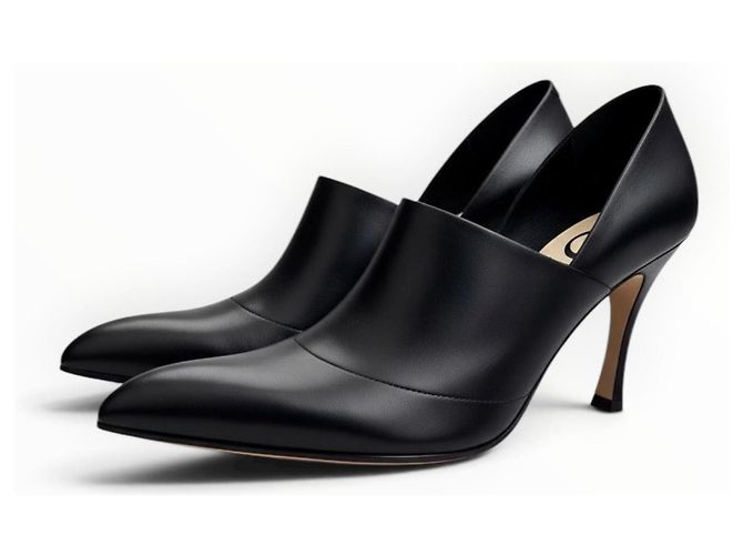 Loewe Escarpins en Cuir Noir à Bout Pointu