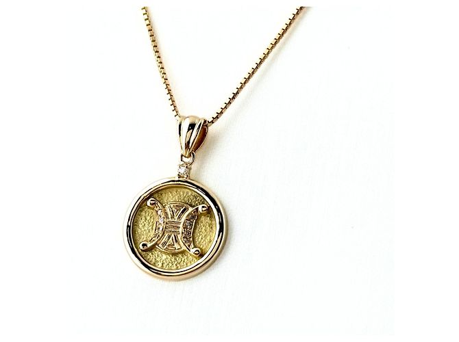16 Céline Collar con colgante Celine Yellow Gold