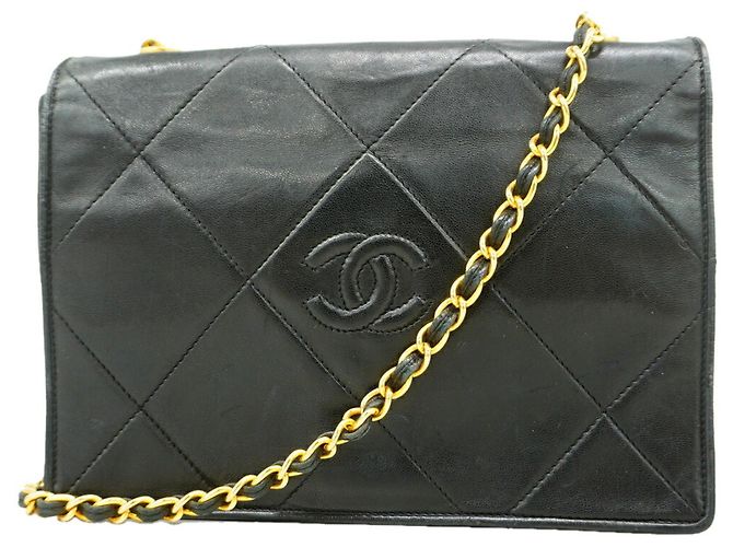 Bolsa de ombro Chanel em pele de cordeiro Preto
