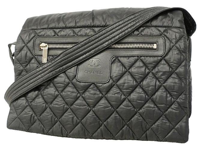Borsa a tracolla Chanel Coco Cocoon in nylon Nero
