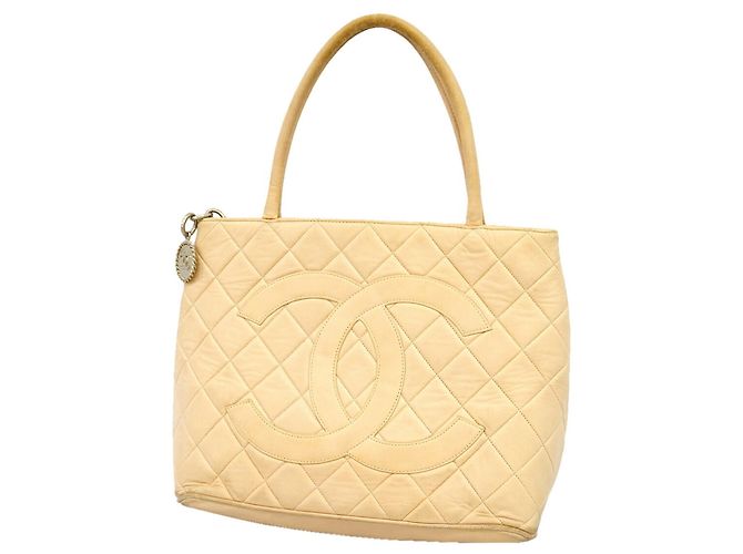 Saco Tote Chanel em pele de cordeiro bege