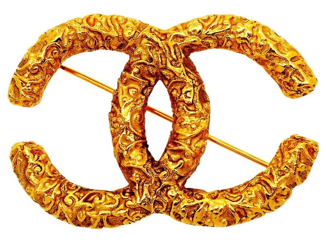 Spilla Chanel placcata oro con logo Coco e motivo lava D'oro
