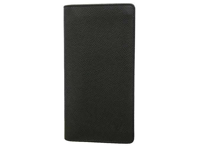 Louis Vuitton Taiga Portefeuille Brazza Long Wallet Grigio