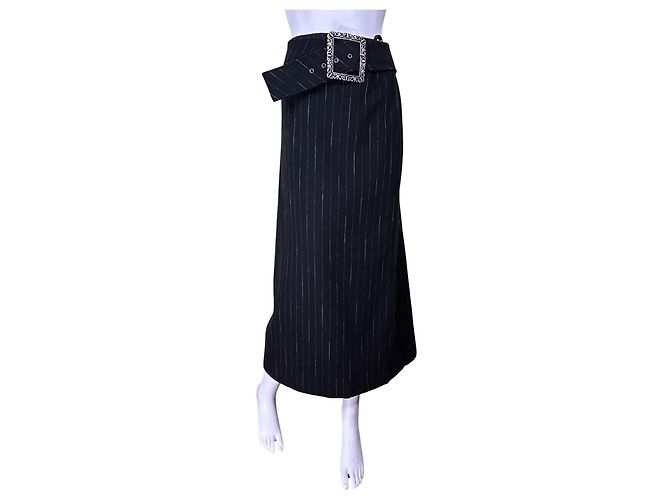 Autre Marque Saia Maxi Betty Barclay com riscas finas pretas e fivela prateada Preto