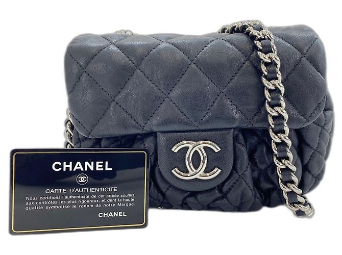 Borsa a tracolla Chanel Matelassé in nero