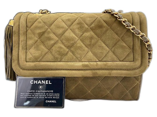 Timeless Borsa a tracolla Chanel Matelassé in Verde