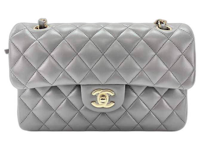 Borsa a tracolla Chanel Matelassé in grigio Marrone
