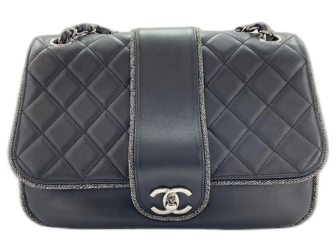Bolsa de Ombro Chanel Matelassé Preto