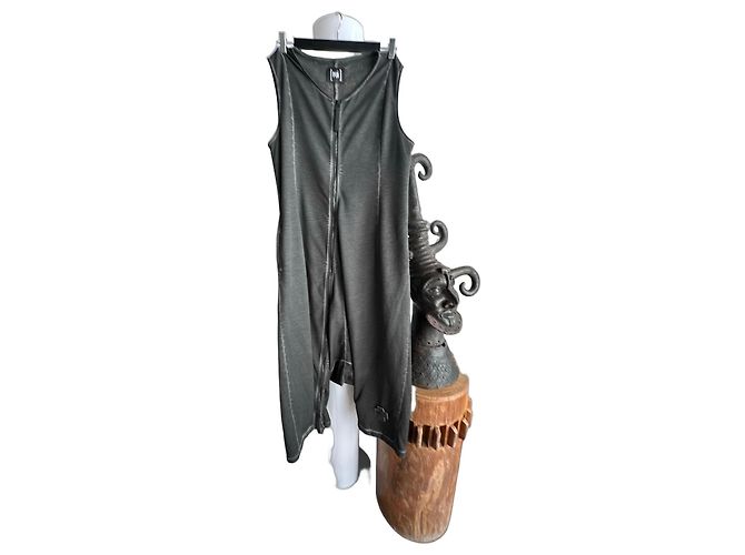 Munthe Plus Simonsen Mono PLU gris con cremallera frontal
