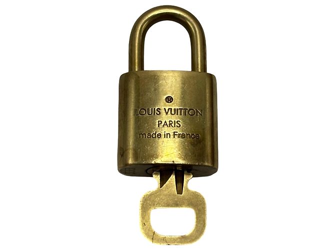 Louis Vuitton Padlock and Key Logo Metal medium D'oro