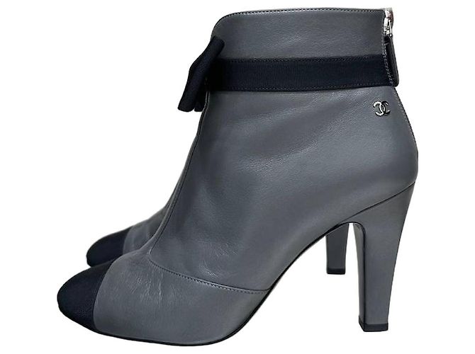 Chanel Gray Leather Ankle Boots Sz.37.5 Pre-owned