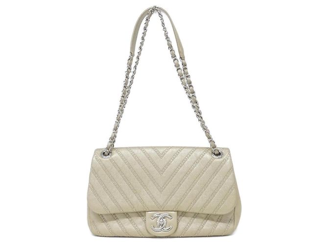 Bolsa de Ombro Chanel 93849 em Couro Dourado
