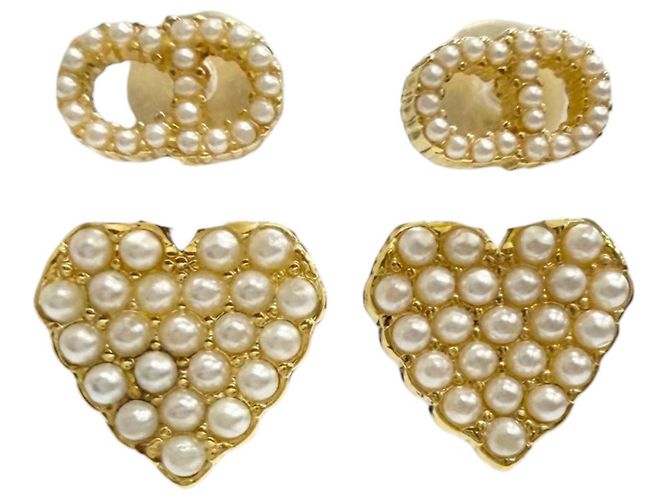 Orecchini Dior Gold placcati oro con perle sintetiche, logo CD, cuore a goccia e chiusura a pressione D'oro