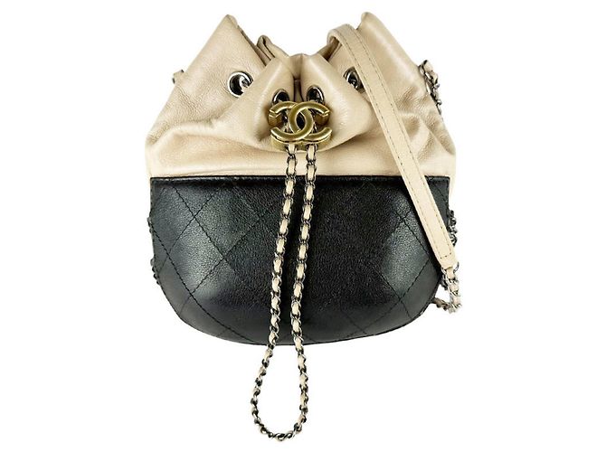 Borsa a tracolla Chanel in beige e nero