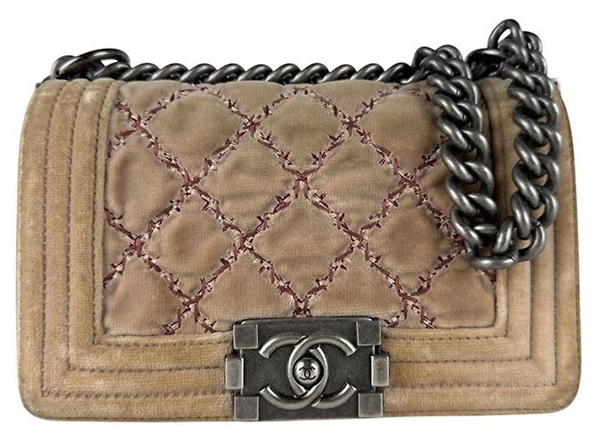 Chanel Boy Schultertasche aus Samt Hellbraun