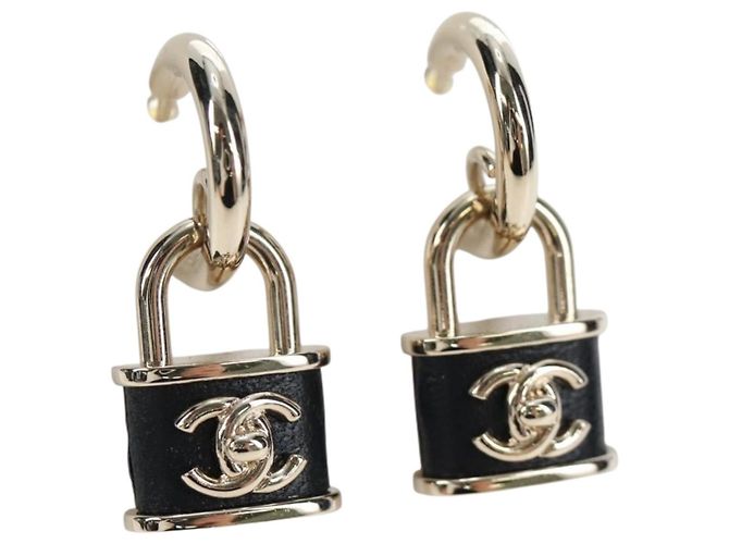 Orecchini CHANEL Push Lock Coco in metallo dorato CC Auth 198851M