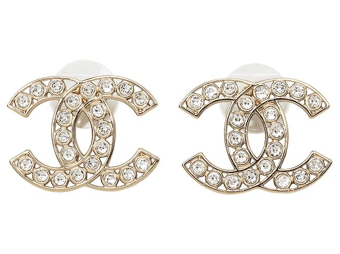 Orecchini Chanel CC placcati oro con strass e chiusura a pressione D'oro