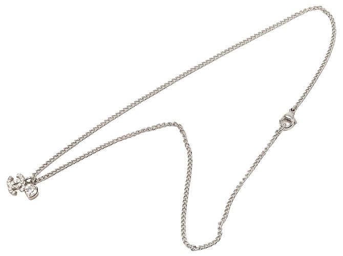Colar com pingente mini coração Chanel em latão e strass Silver CC Prata