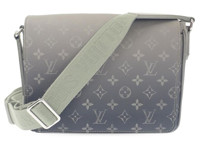 Louis Vuitton Green Monogram Gradient District PM Grün